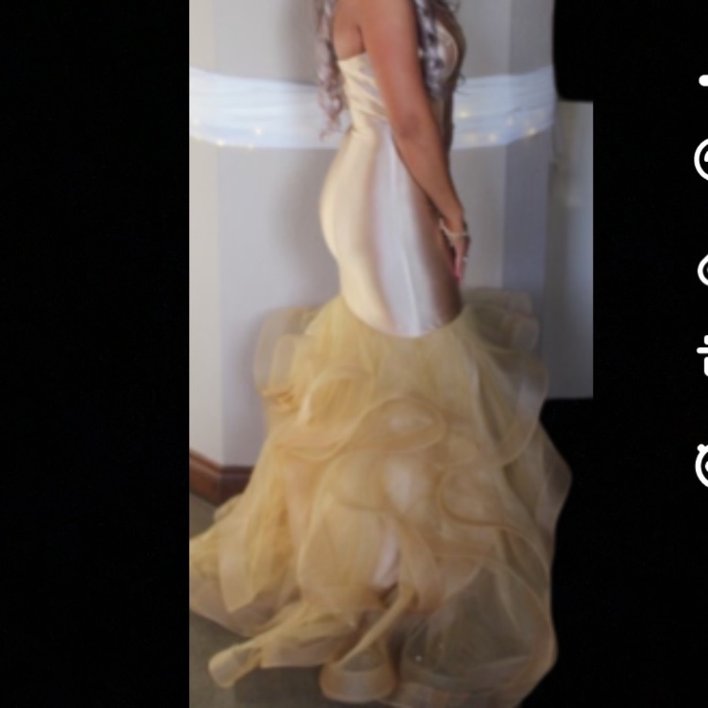 Bridal & prom dress Isn’t long formal gold strapless dress